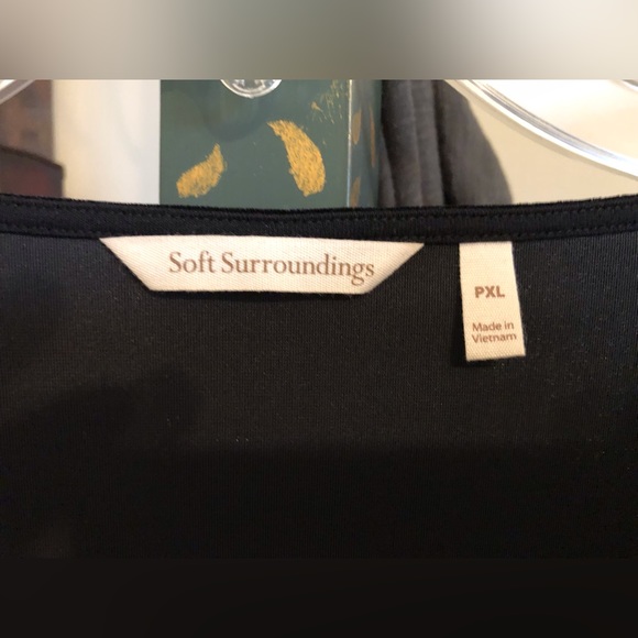 Velvet tunic top. Lightly used. Measurements upon request. - Picture 2 of 4